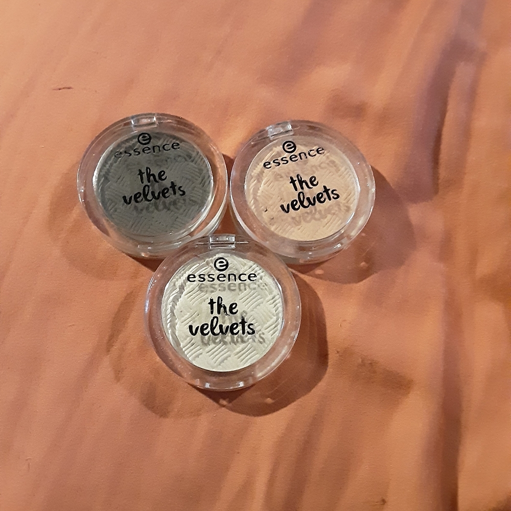 Essence the velvets